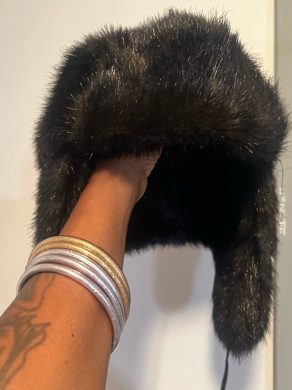 Simply Vera Vera Wang Hat Plush Faux Fur Black Luxury Chic Glam